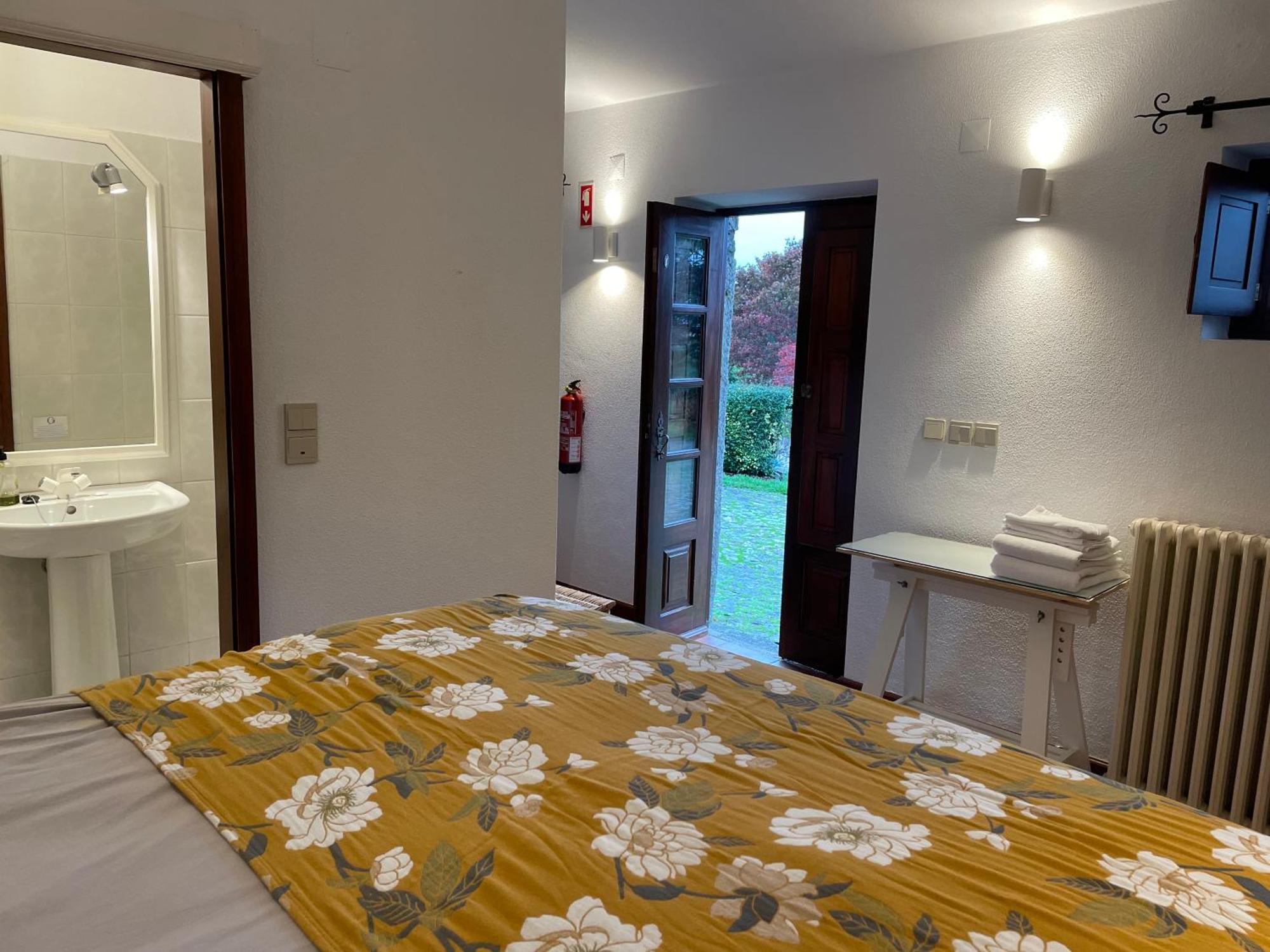 The Quixote House Bed & Breakfast กามีนญา ภายนอก รูปภาพ