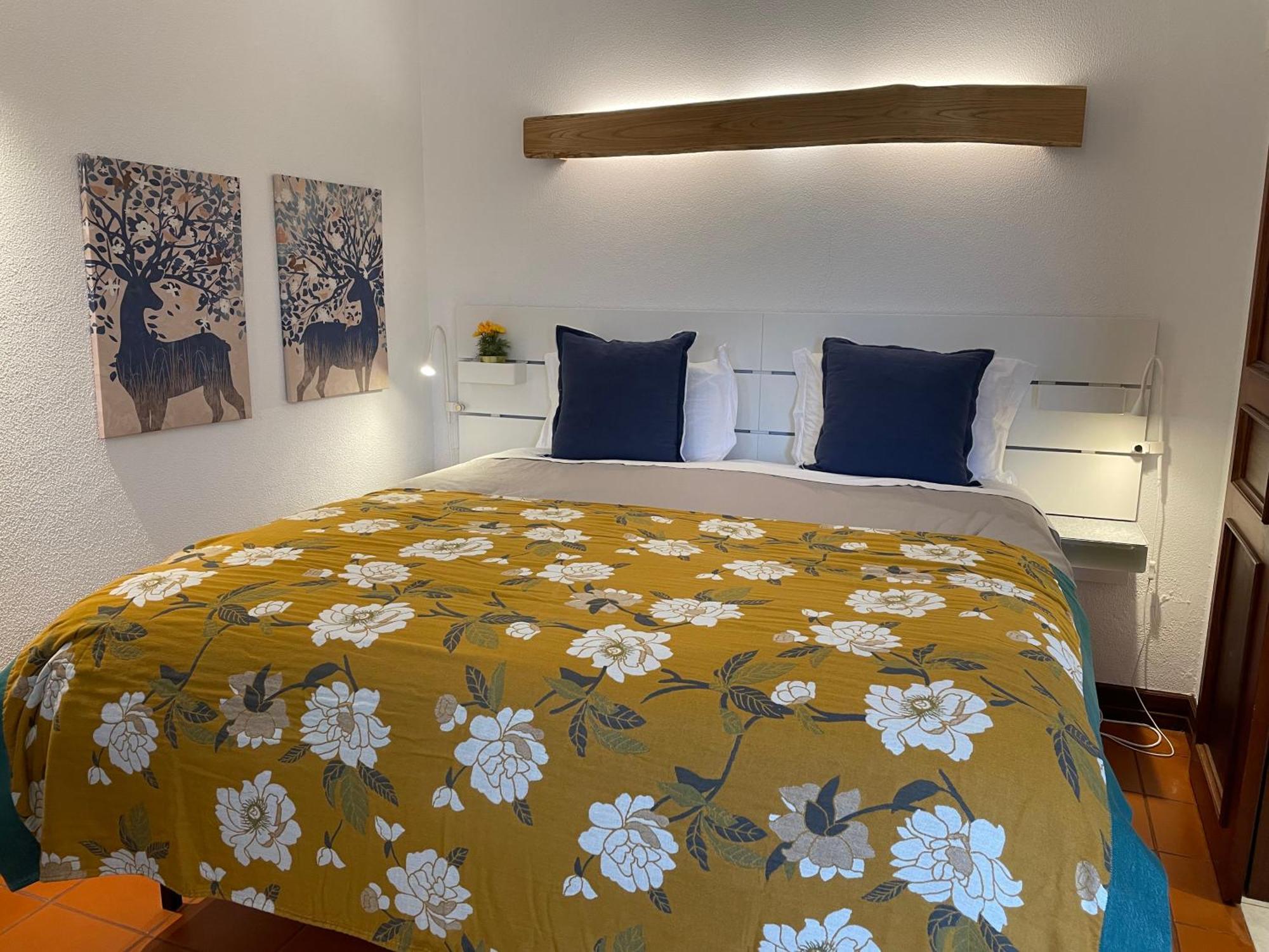 The Quixote House Bed & Breakfast กามีนญา ภายนอก รูปภาพ